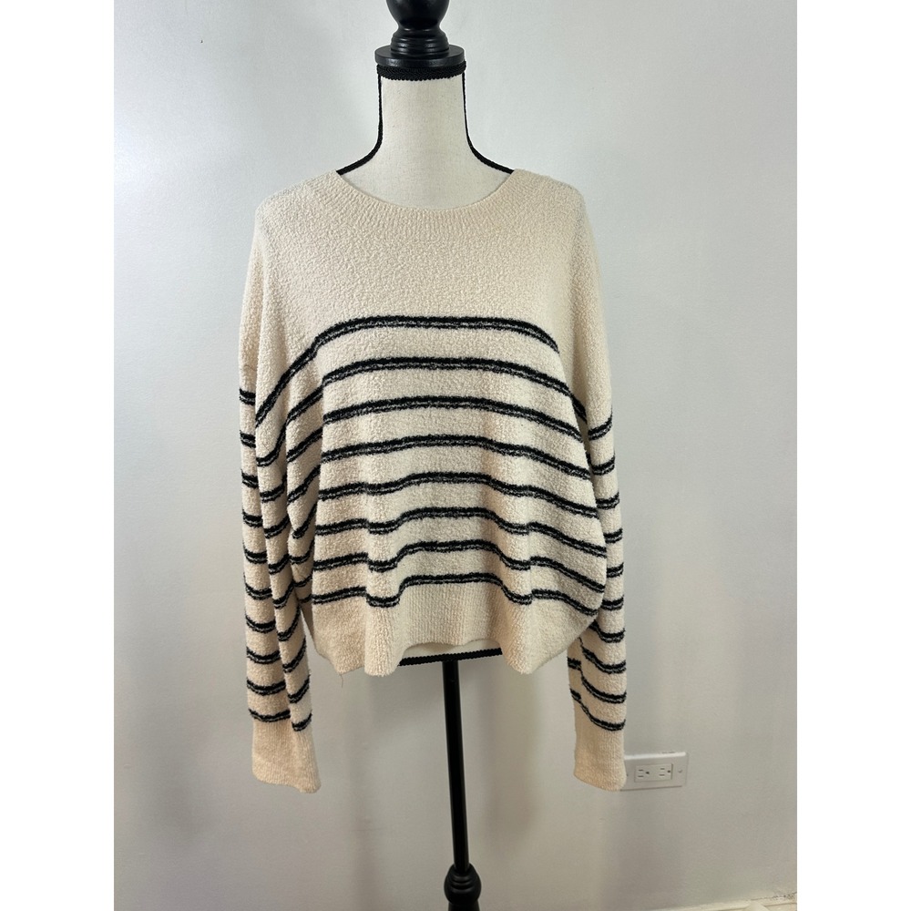 Vince Striped Pullover Sweater Crew Neck Relaxed Fit Cozy Knit Top